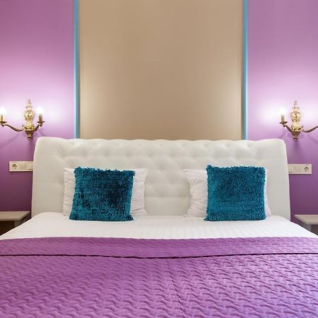 Family Residence Hotel Lviv Bagian luar foto