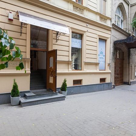 Family Residence Hotel Lviv Bagian luar foto