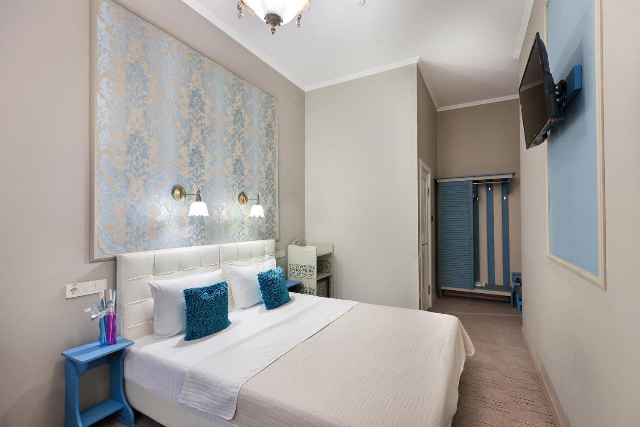 Family Residence Hotel Lviv Bagian luar foto