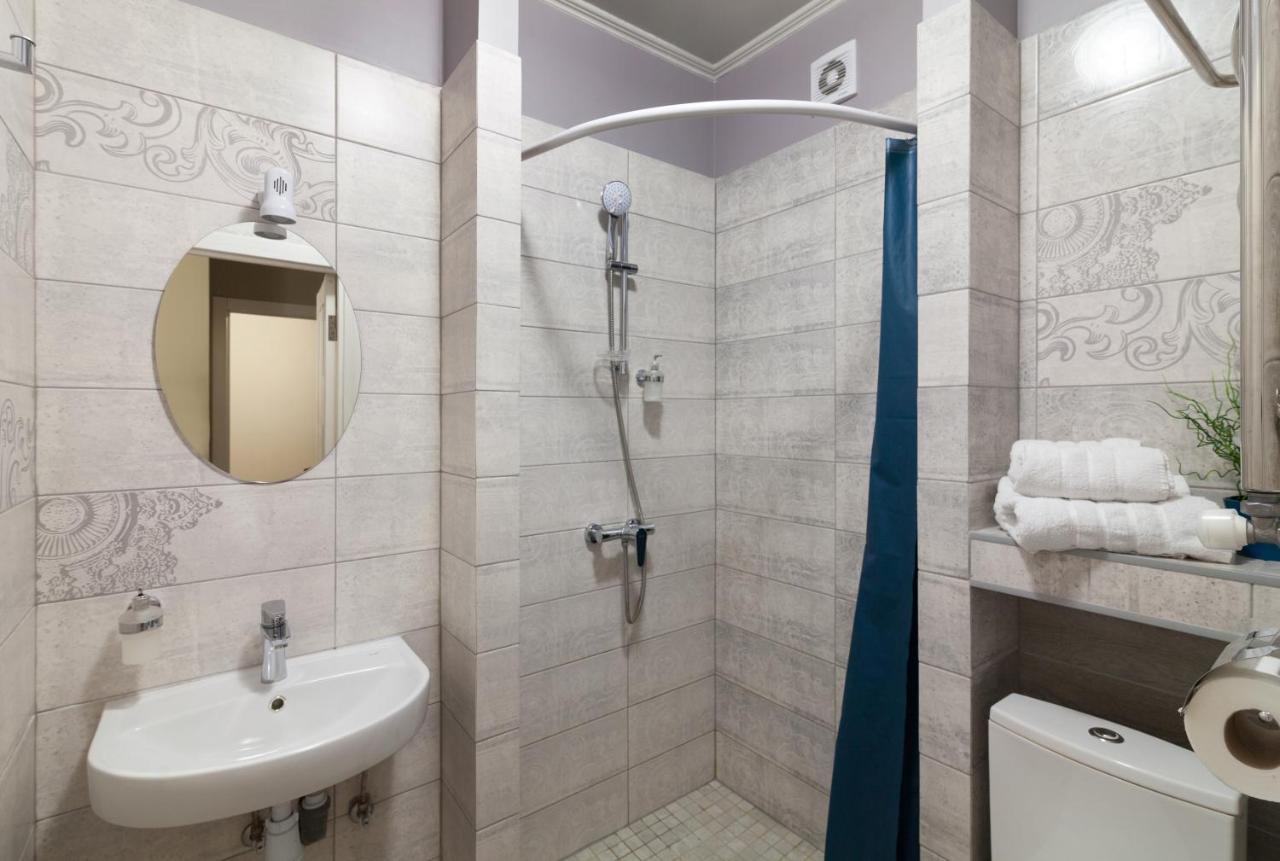 Family Residence Hotel Lviv Bagian luar foto