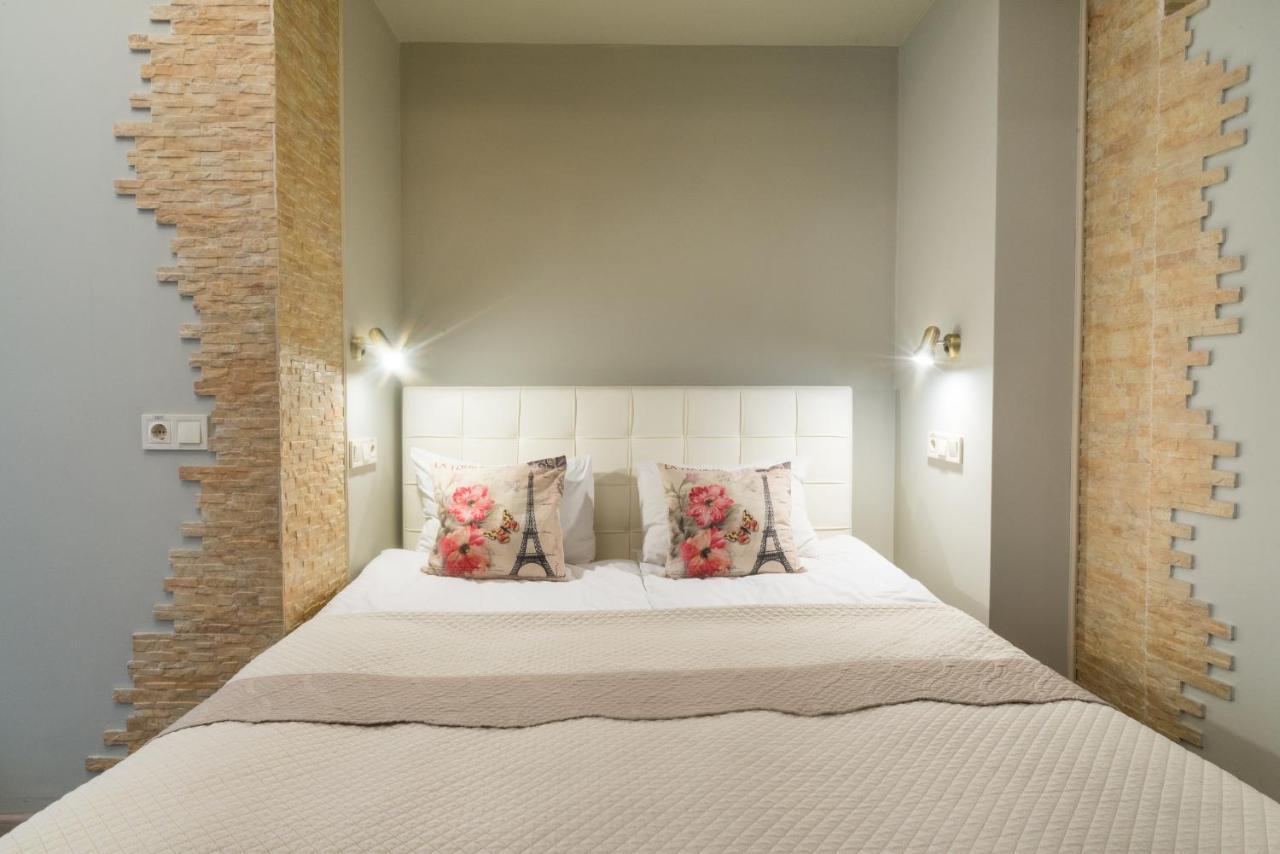 Family Residence Hotel Lviv Bagian luar foto