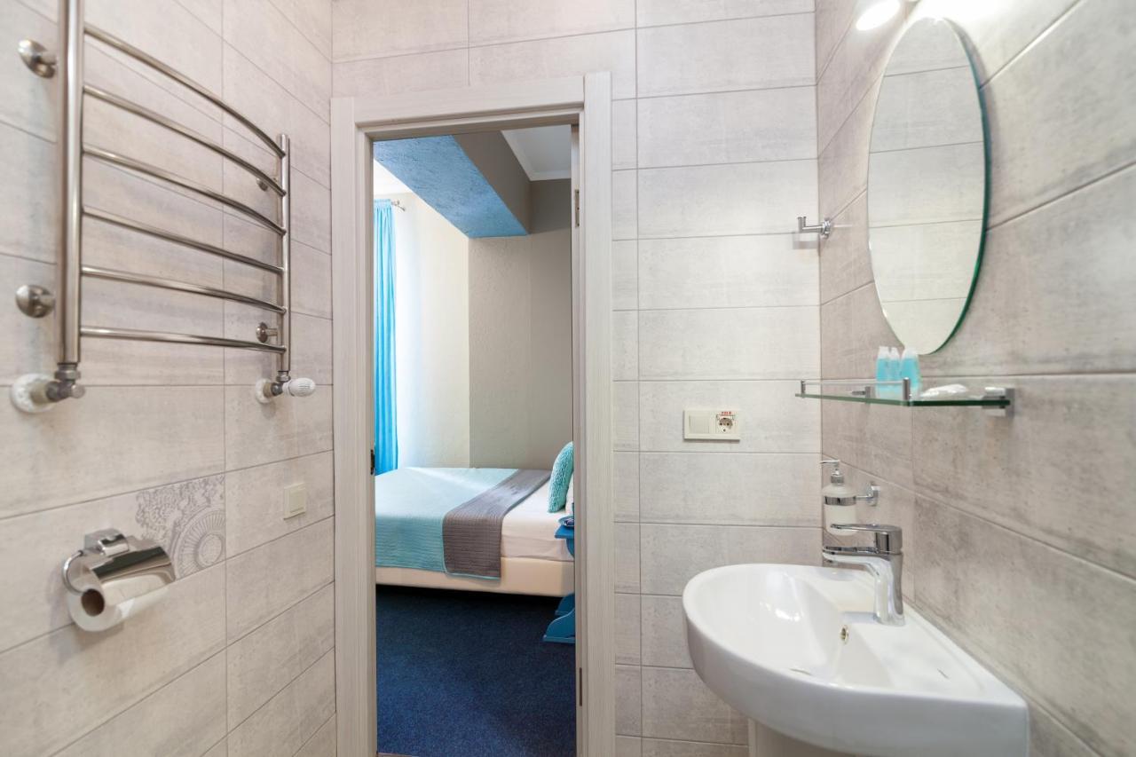 Family Residence Hotel Lviv Bagian luar foto