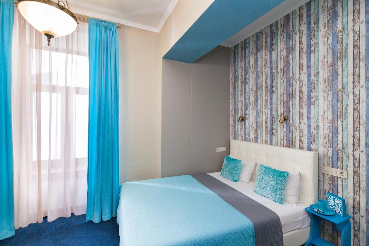 Family Residence Hotel Lviv Bagian luar foto