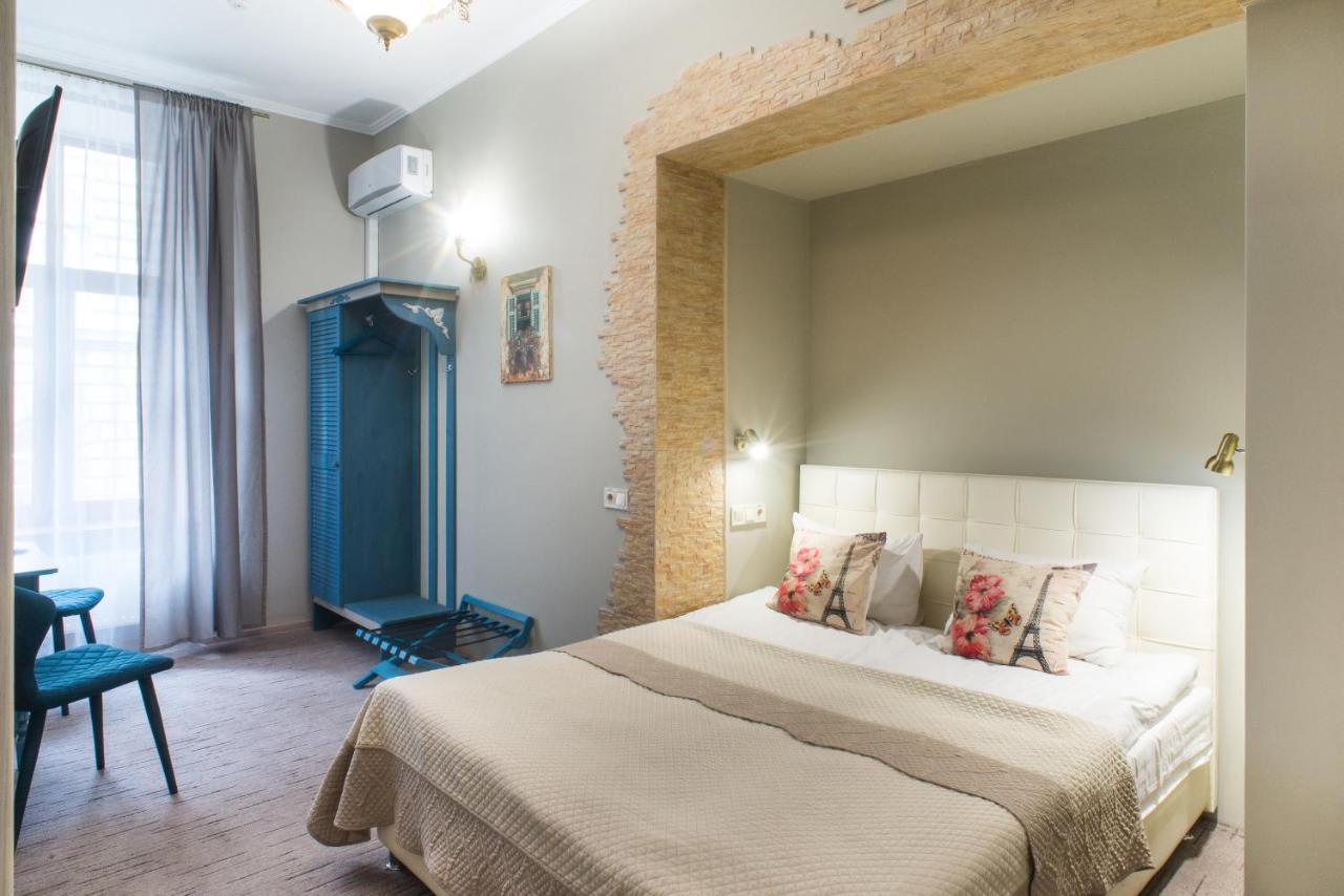 Family Residence Hotel Lviv Bagian luar foto