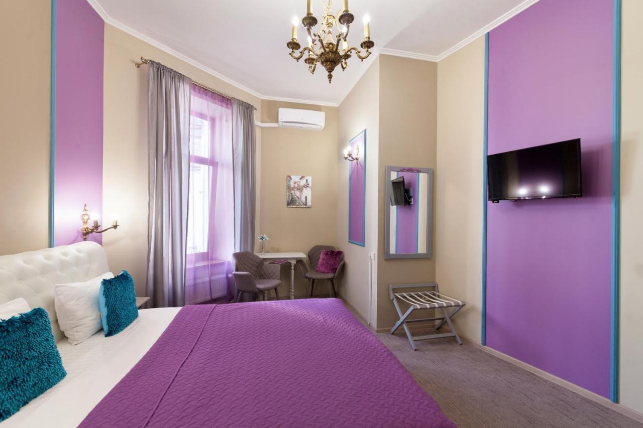 Family Residence Hotel Lviv Bagian luar foto