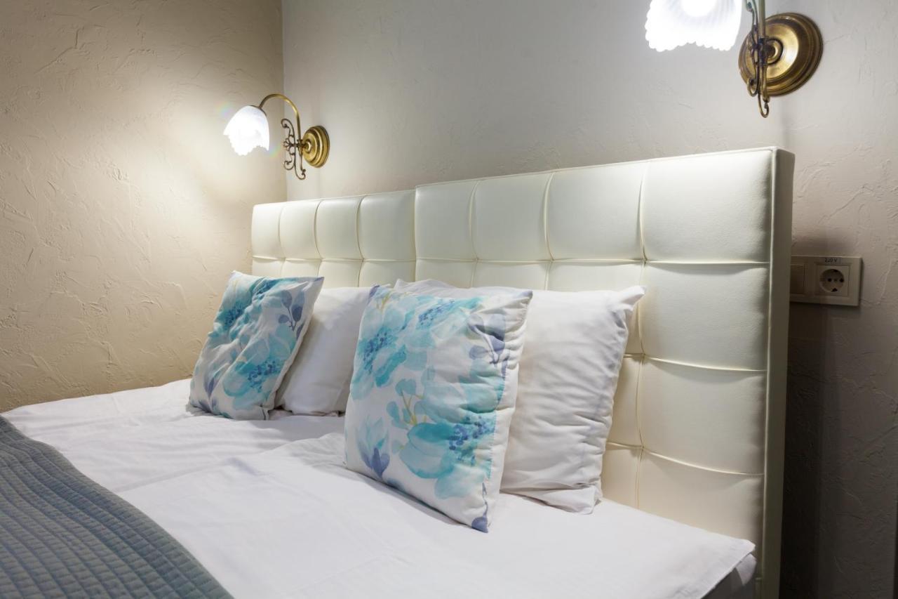 Family Residence Hotel Lviv Bagian luar foto